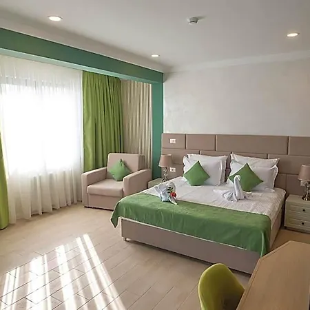 Azaleea Nord Hotel Mamaja